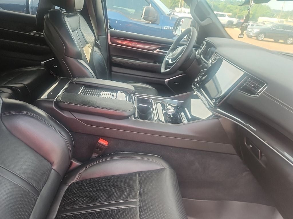 2023 Jeep Wagoneer Base
