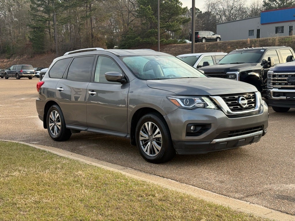 2020 Nissan Pathfinder SV