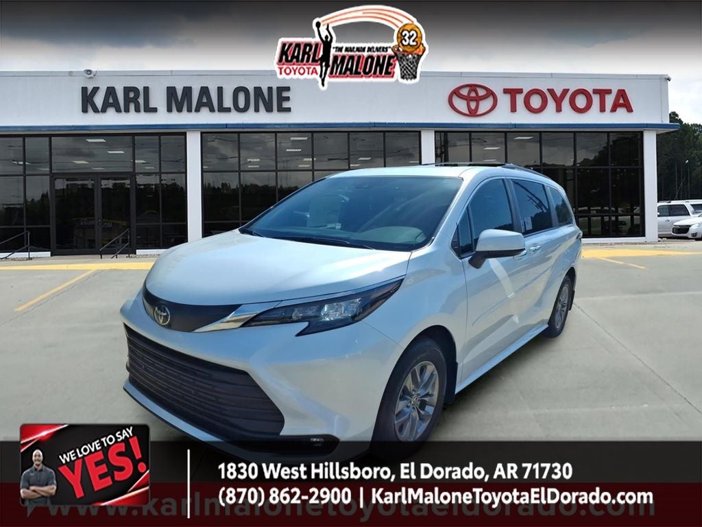 2026 Toyota Sienna XLE 8-Passenger Hybrid FWD's photo