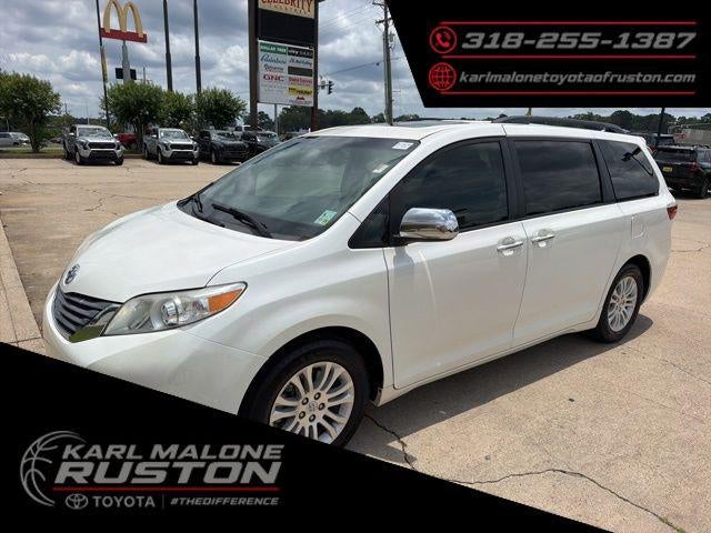 2017 Toyota Sienna XLE 8 Passenger
