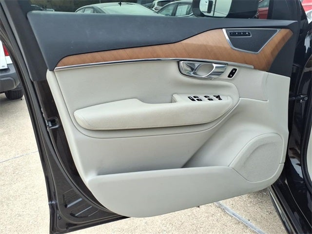 2021 Volvo XC90 T5 Momentum