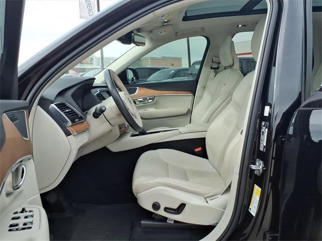 2021 Volvo XC90 T5 Momentum